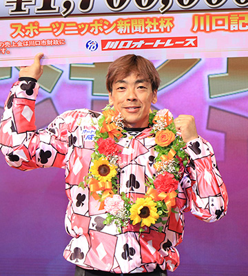 青山 周平